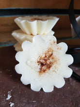 Load image into Gallery viewer, Spiced Nutmeg Luxury Wax Tarts
