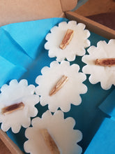 Load image into Gallery viewer, Bourbon Vanilla &amp; Oak Luxury Wax Tarts
