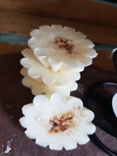 Load image into Gallery viewer, Spiced Nutmeg Luxury Wax Tarts
